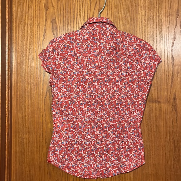 🤑SALE 3 for $20!🤑 Short sleeved floral button up shirt Tommy Hilfiger, size XS - Picture 2 of 6